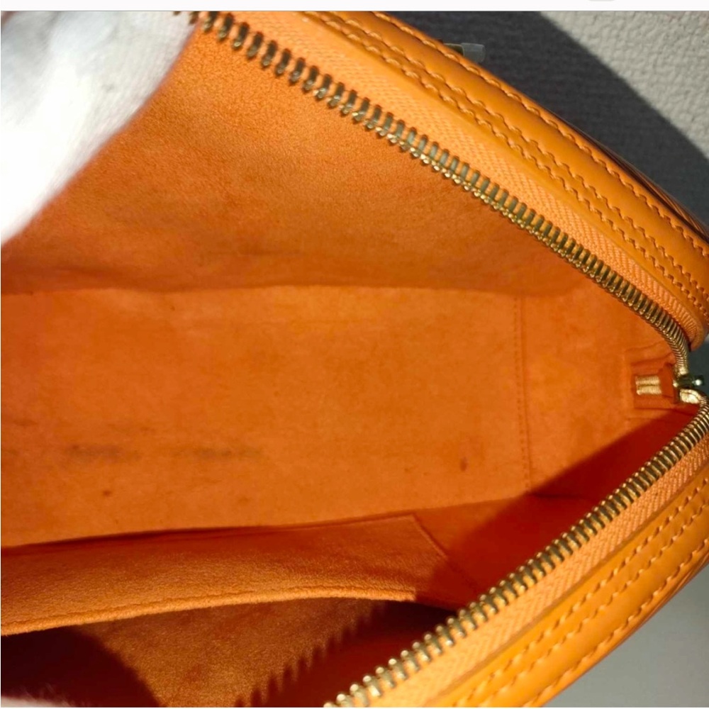 Louis Vuitton Epi Jasmine handbag - Picture 5 of 11